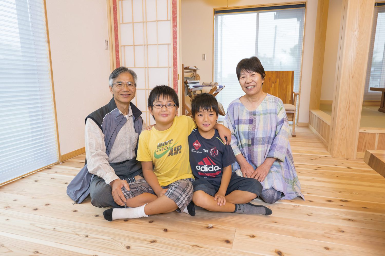 薪ストーブのある自然素材の家