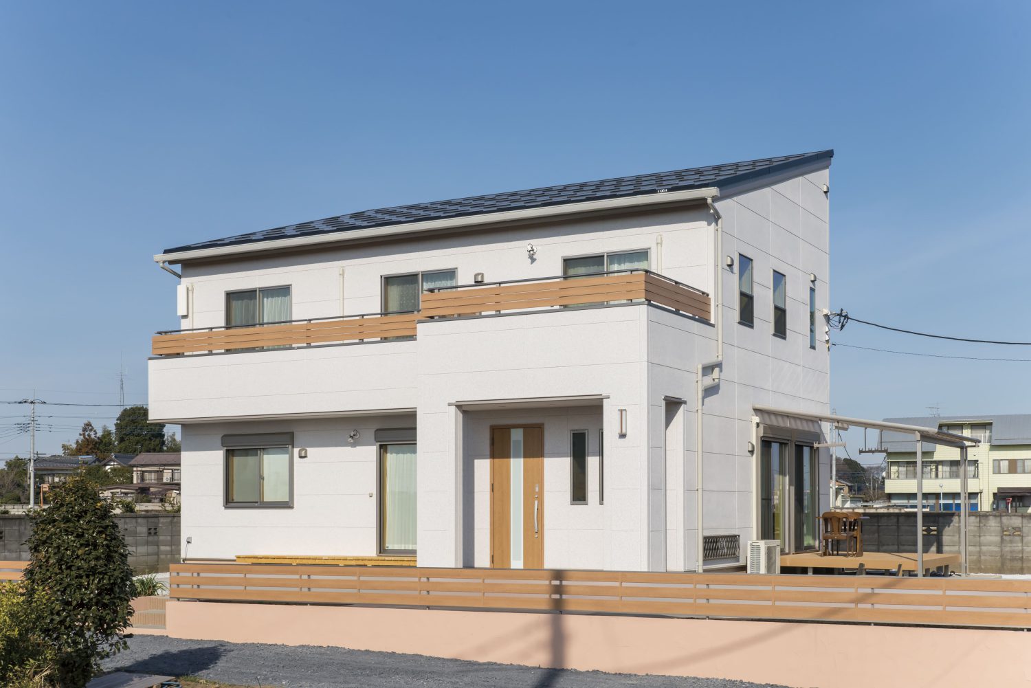 杉と漆喰が調和する木の香る家