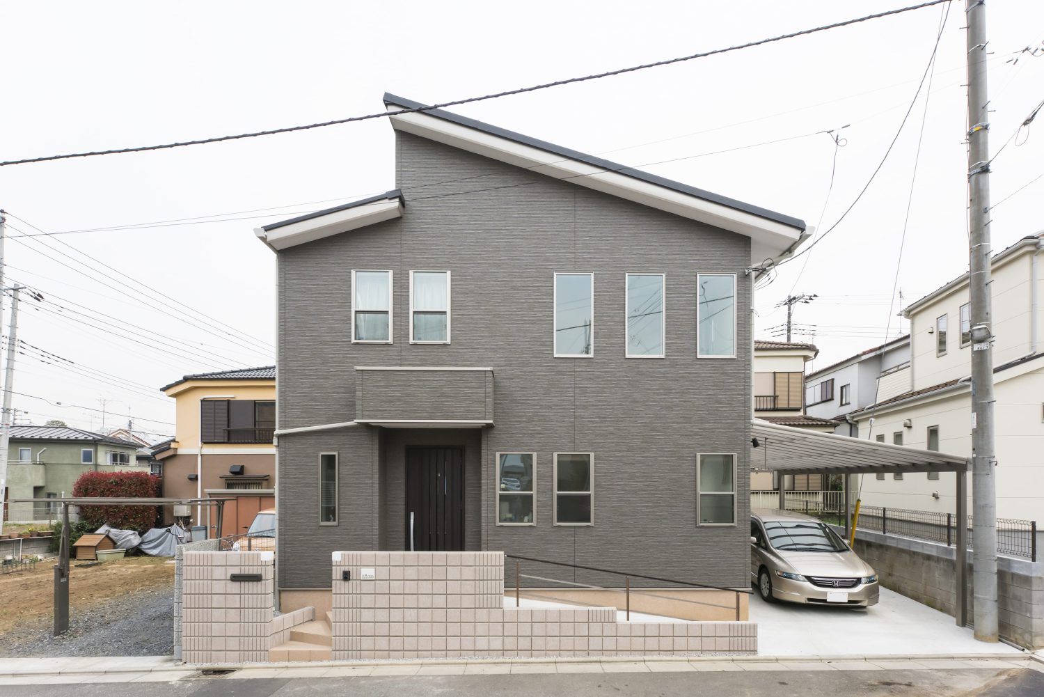 無垢材と自然素材で造るモダンハウス