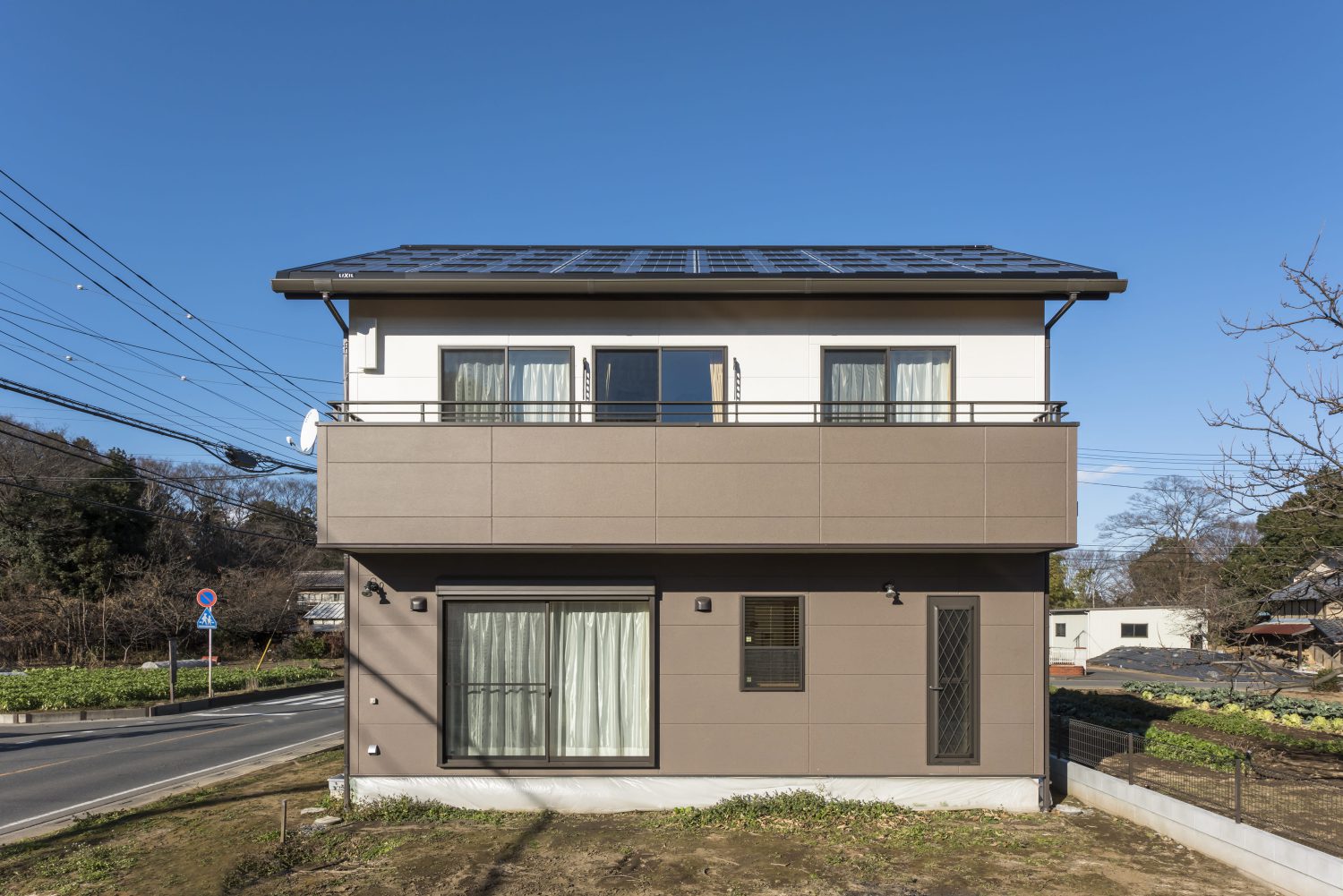 木に囲まれた温もりの家