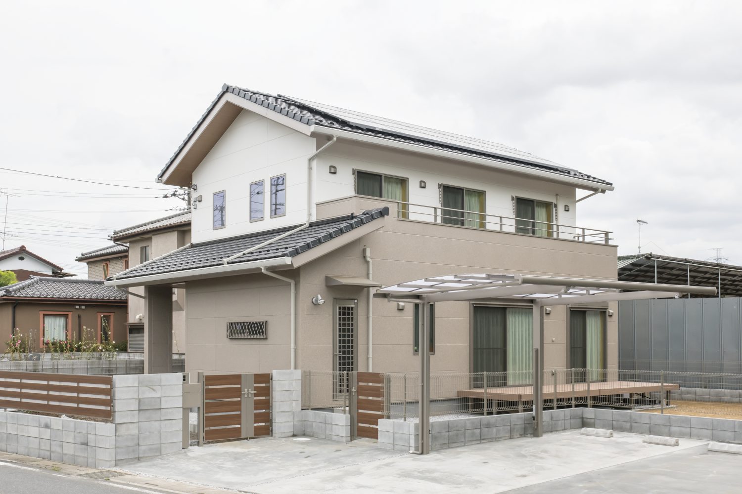 桧と漆喰でつくる家族が集う無垢の家