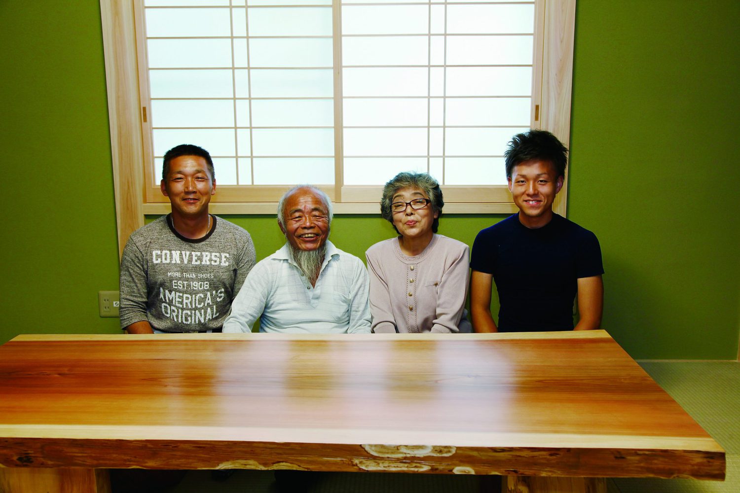 秋田天然杉と無垢パイン材が融合した家！